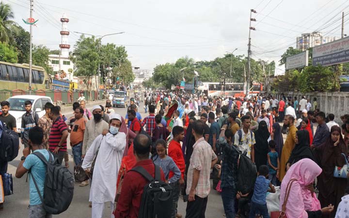 মানা হচ্ছে না ন্যূনতম স্বাস্থ্যবিধি